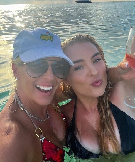 Caroline Wall pornstar sexy img