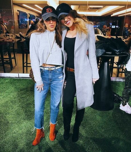 Caroline Wall hd model pics