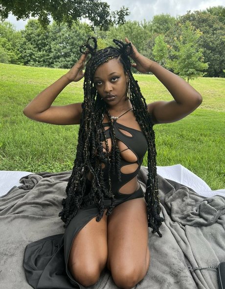 Kalenbree nudes model photos