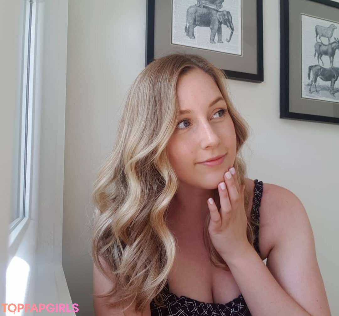 Elizabeth Height porn model image