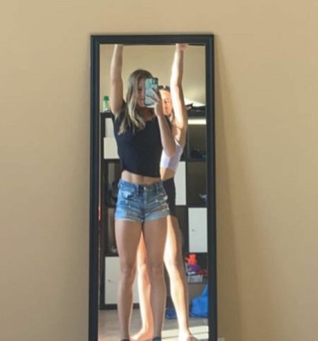 Isabella DuCharme model perfect picture