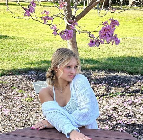 Isabella DuCharme xxx model picture