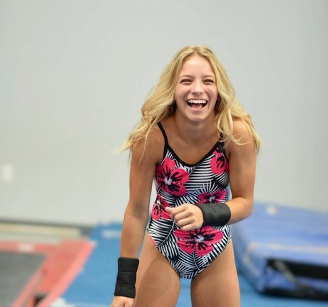 Isabella DuCharme model sex image