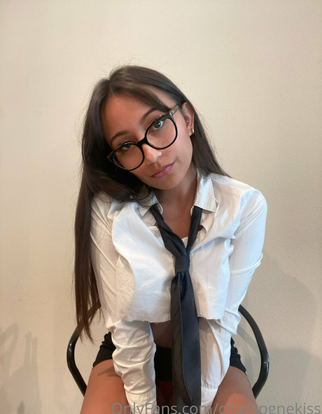 Champgnekisss hot star image