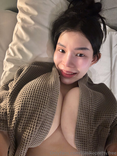 kimikopretty free erotic pornstar photo