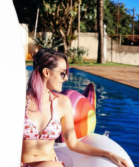 Karen Bachini top model pic