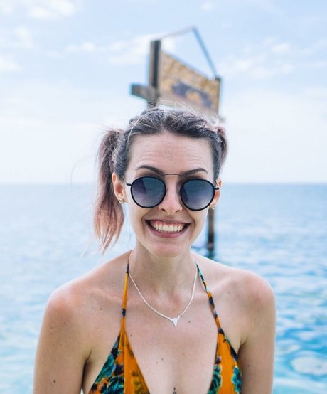 Karen Bachini high quality actress photos