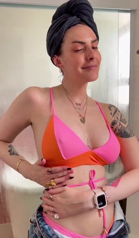 Karen Bachini exclusive actress pics