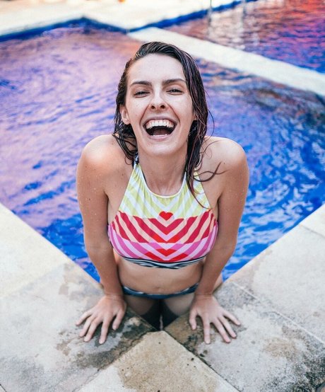 Karen Bachini pretty star pic