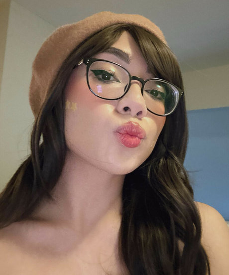 honeebelle model hd image