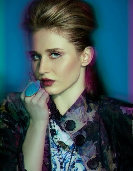 Rita Volk pretty star photo