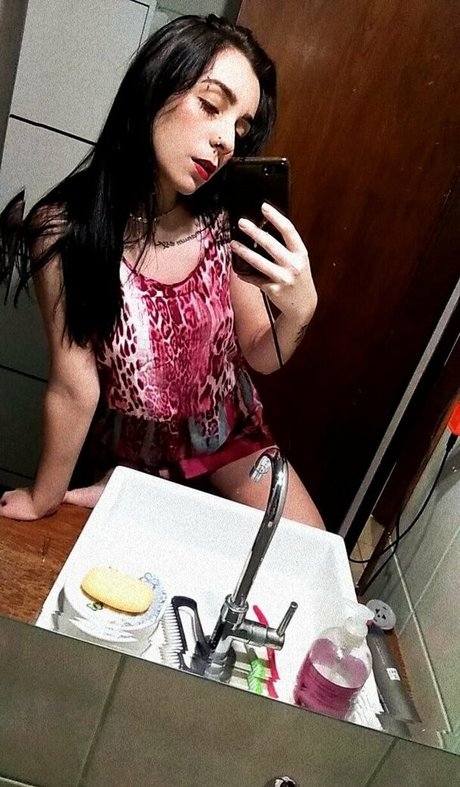 laryfree star erotic pictures