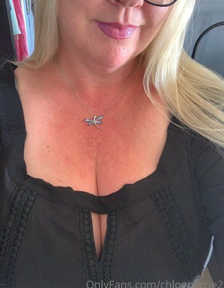 chloeperrie2 model adult galleries