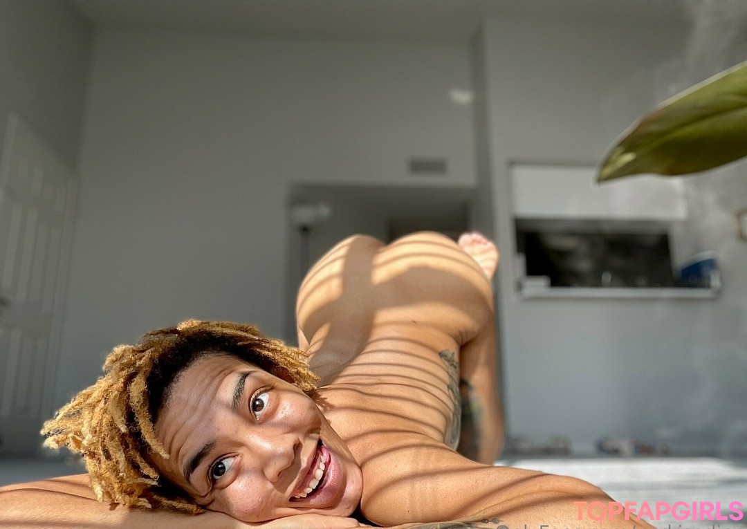 god isadina sex model archive