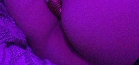 gothykiki naked model image