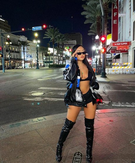 annouveauriche model sex pic