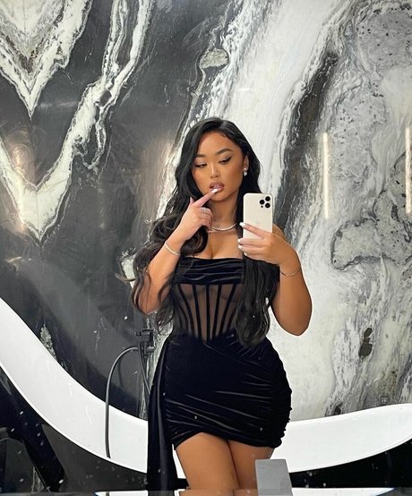 annouveauriche high quality model picture