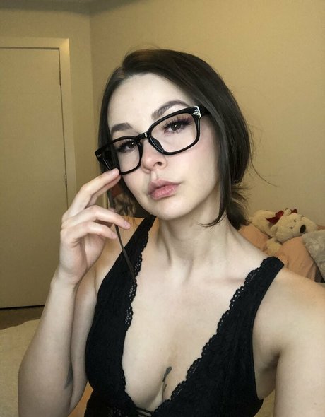 megariley model adult img