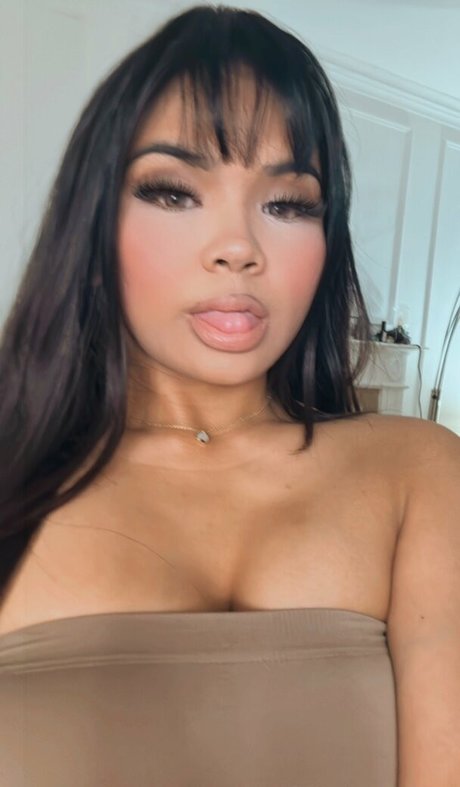 janifest sexy actress picture