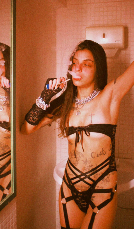 Andressinhaoriginal nude actress pics