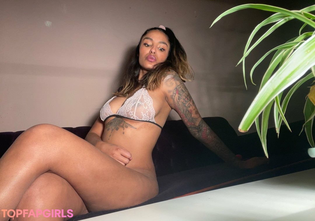 Bad Girl Kaira hot model pic