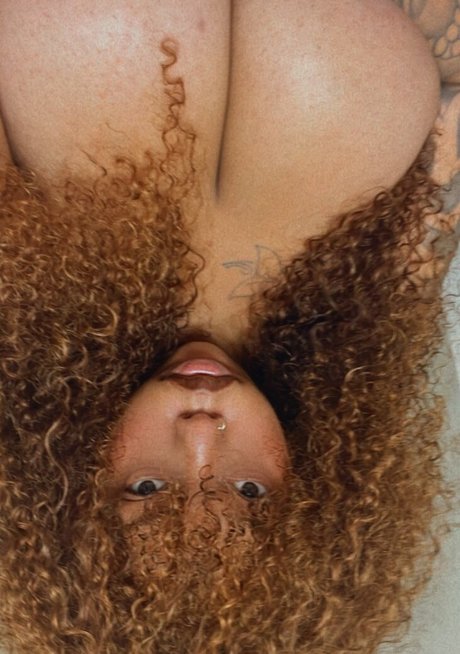 BadGyalGoodLife nudes model image