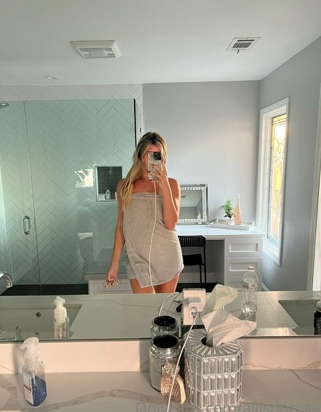 milf strip onlyfans hd images