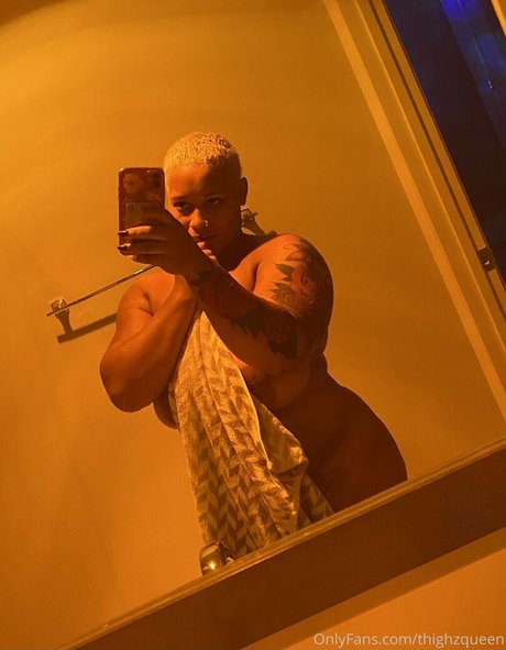 Thighzqueen top profile image