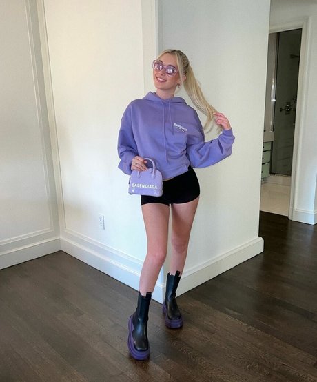 Sarah Snyder erotic star pictures