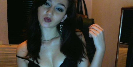 Carolzinha nude star image