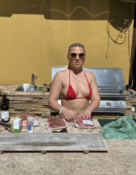 Rharrirhound naked actress pics