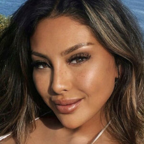 Erikakitax beautiful model img