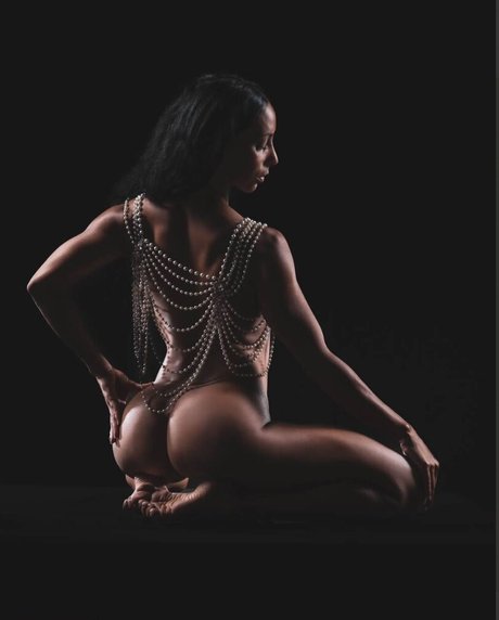 Laetitia Bouffard Roupe erotic star pic