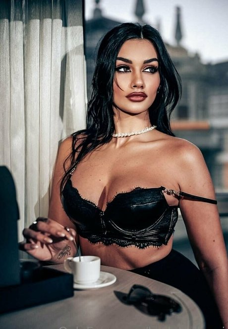 karlabellucci hd actress pics