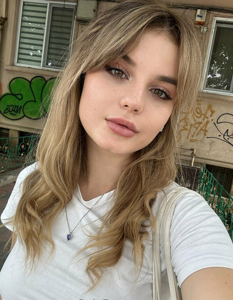 brunette petite onlyfans hd pics