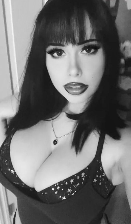 mariana labruja best model images