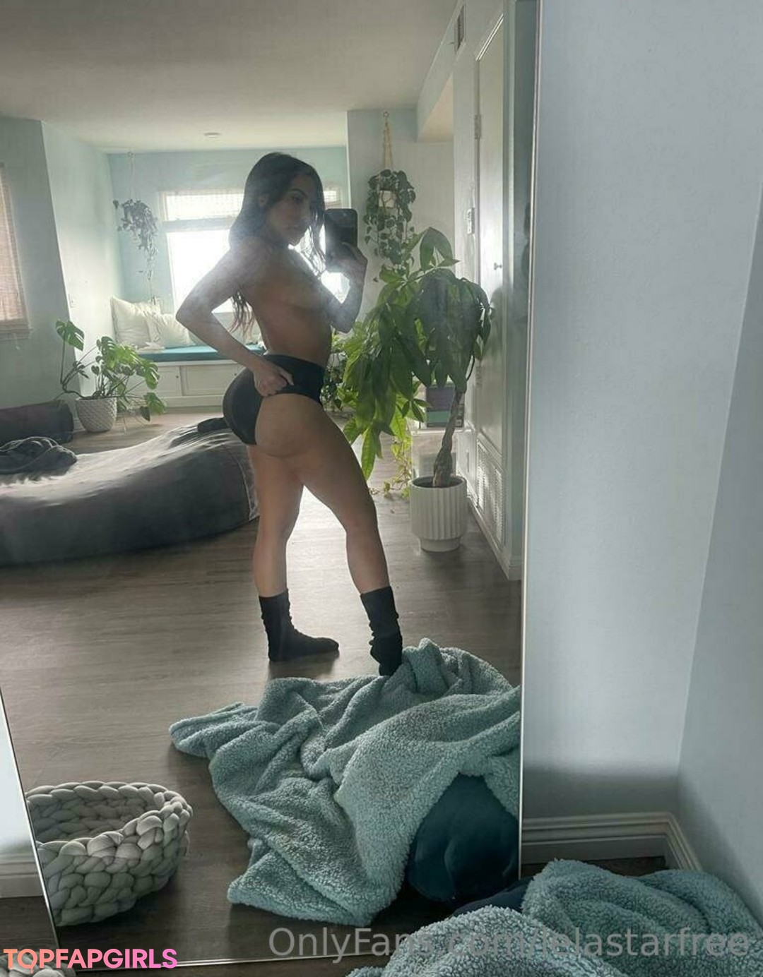 lelastarfree model porn photo