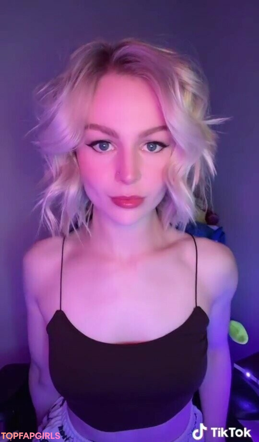 KallMeKris star top pics