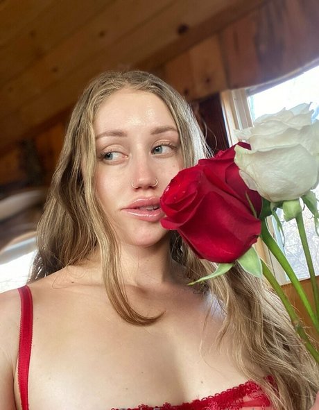 Mslunarose naked pornstar picture