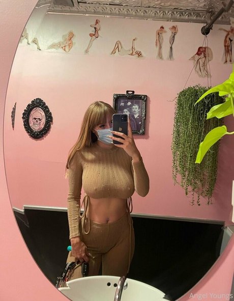 Angelyoungsxxx model high quality photos