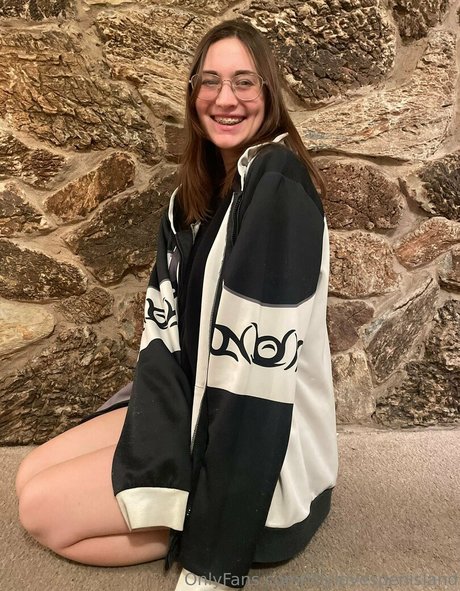 lillylovespenisland model pornographic images