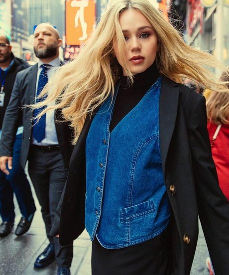 Brec Bassinger pornstar nice picture