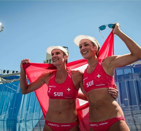 curvy lesbian onlyfans hd pic