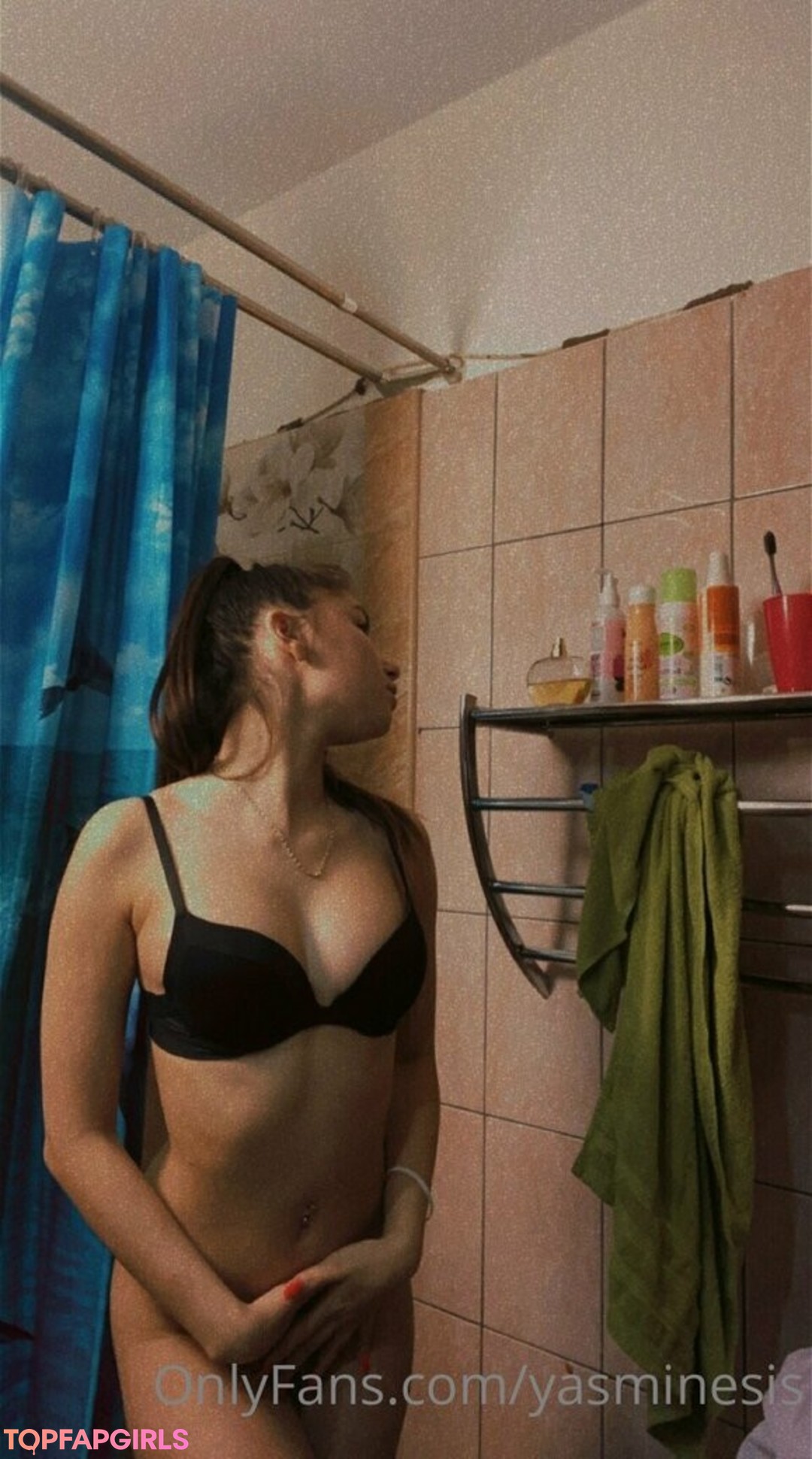 YasMineSis model sex pictures