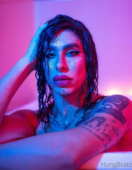 Hungbratz pornographic star picture