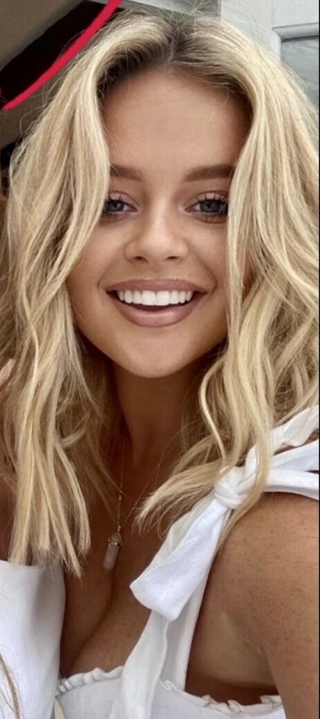 Emily Atack star adult pics