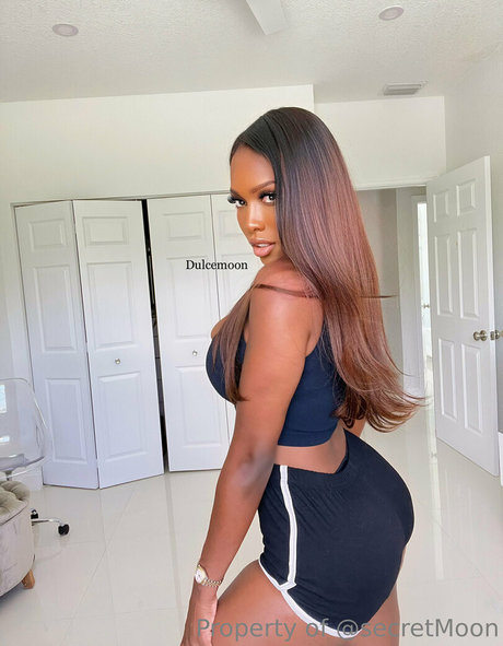 curvy lesbian onlyfans best photo