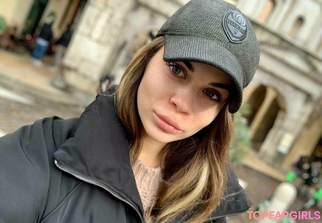 outside onlyfans beautiful pics