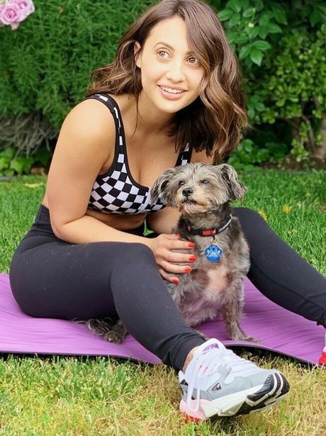 Francia Raisa naked star pics