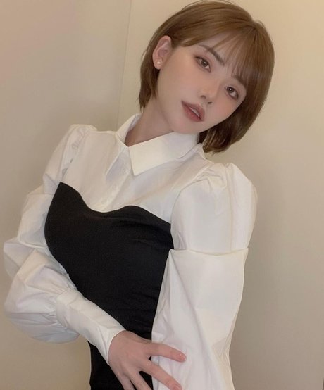 Eimi Fukada star erotic pics
